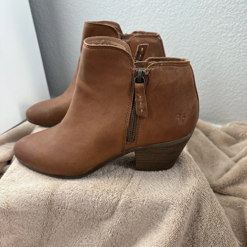 Frye judith double